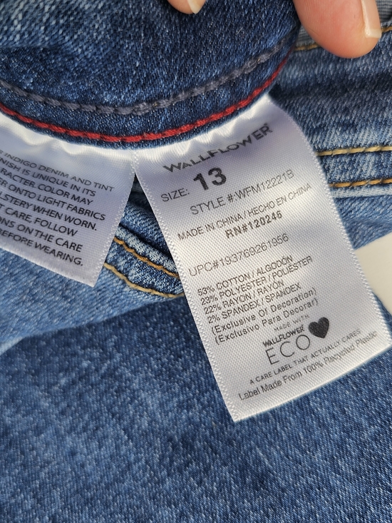 Wallflower Legendary Fit Junior's Medium Blue Boot Cut Jeans - Size 13 - Picture 9 of 9